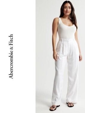 Abercrombie crepe white dress pants size 6R, high rise, wide leg